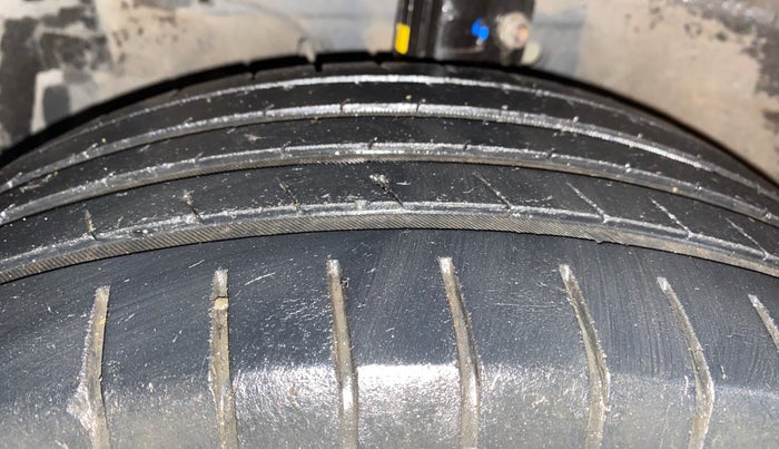 2018 Maruti Ciaz ALPHA 1.4 PETROL, Petrol, Manual, 49,622 km, Left Front Tyre Tread