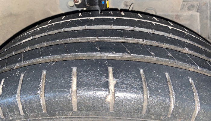 2018 Maruti Ciaz ALPHA 1.4 PETROL, Petrol, Manual, 49,622 km, Right Front Tyre Tread