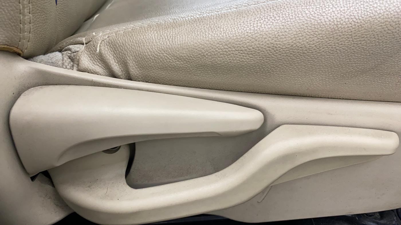 2017 Toyota Etios Liva VX, Petrol, Manual, 46,377 km, Driver Side Adjustment Panel