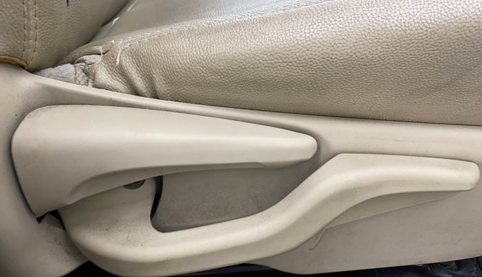 2017 Toyota Etios Liva VX, Petrol, Manual, 46,377 km, Driver Side Adjustment Panel