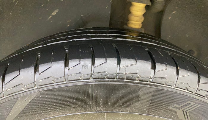 2015 Hyundai Creta SX (O) 1.6 DIESEL, Diesel, Manual, 1,36,382 km, Left Rear Tyre Tread