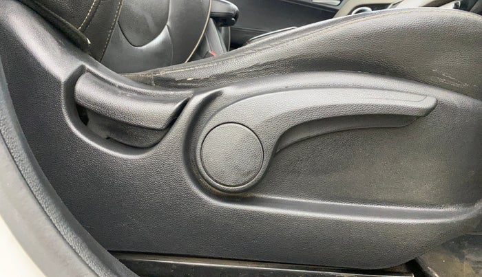 2015 Hyundai Creta SX (O) 1.6 DIESEL, Diesel, Manual, 1,36,382 km, Driver Side Adjustment Panel