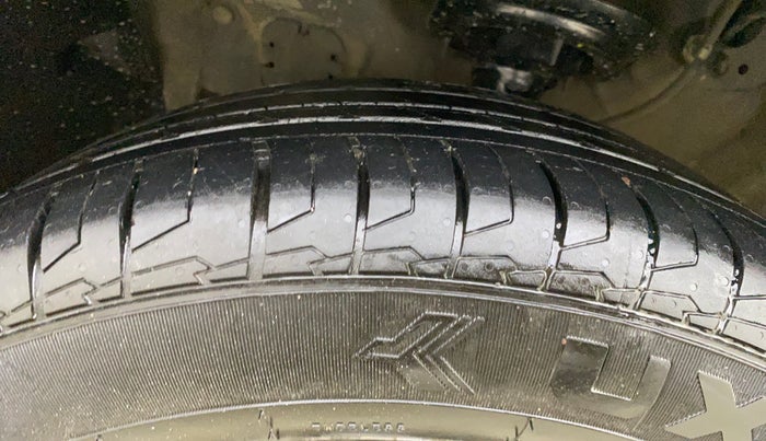 2015 Hyundai Creta SX (O) 1.6 DIESEL, Diesel, Manual, 1,36,382 km, Left Front Tyre Tread
