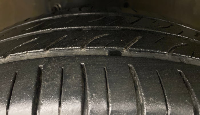 2017 Maruti Celerio VXI (O) AMT, Petrol, Automatic, 77,337 km, Right Front Tyre Tread