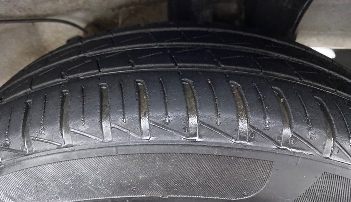 2020 Hyundai NEW SANTRO 1.1 MAGNA CNG MT, CNG, Manual, 61,770 km, Left Rear Tyre Tread