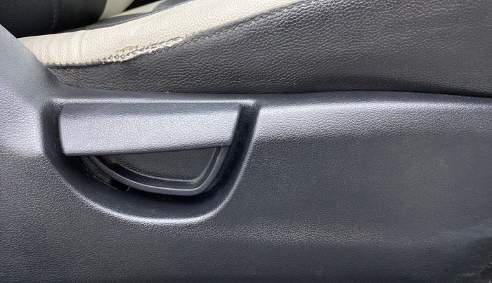 2020 Hyundai NEW SANTRO 1.1 MAGNA CNG MT, CNG, Manual, 61,770 km, Driver Side Adjustment Panel