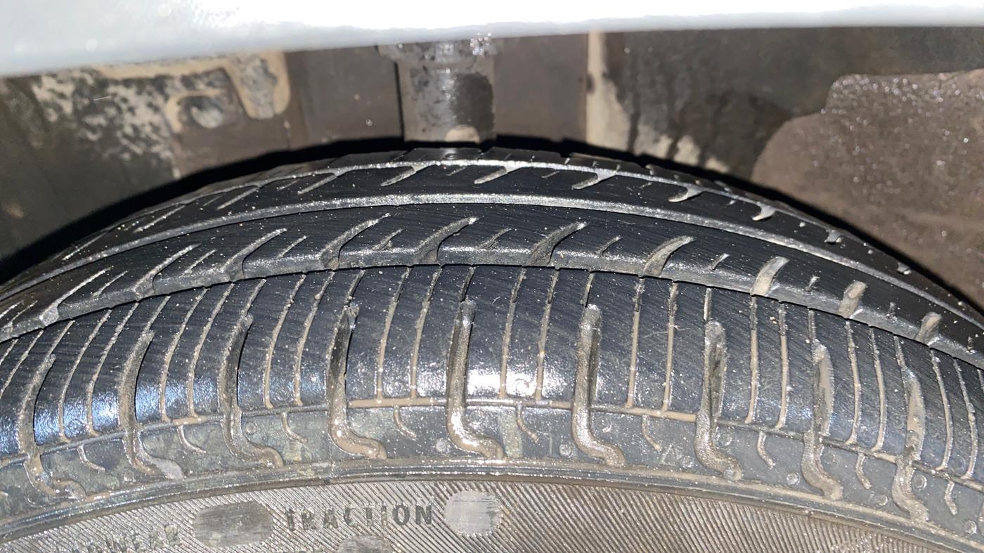 2017 Renault Kwid RXL 1.0, Petrol, Manual, 63,025 km, Left Front Tyre Tread