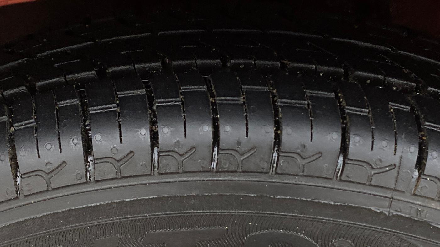 2016 Maruti Alto 800 LXI, Petrol, Manual, 40,016 km, Left Front Tyre Tread