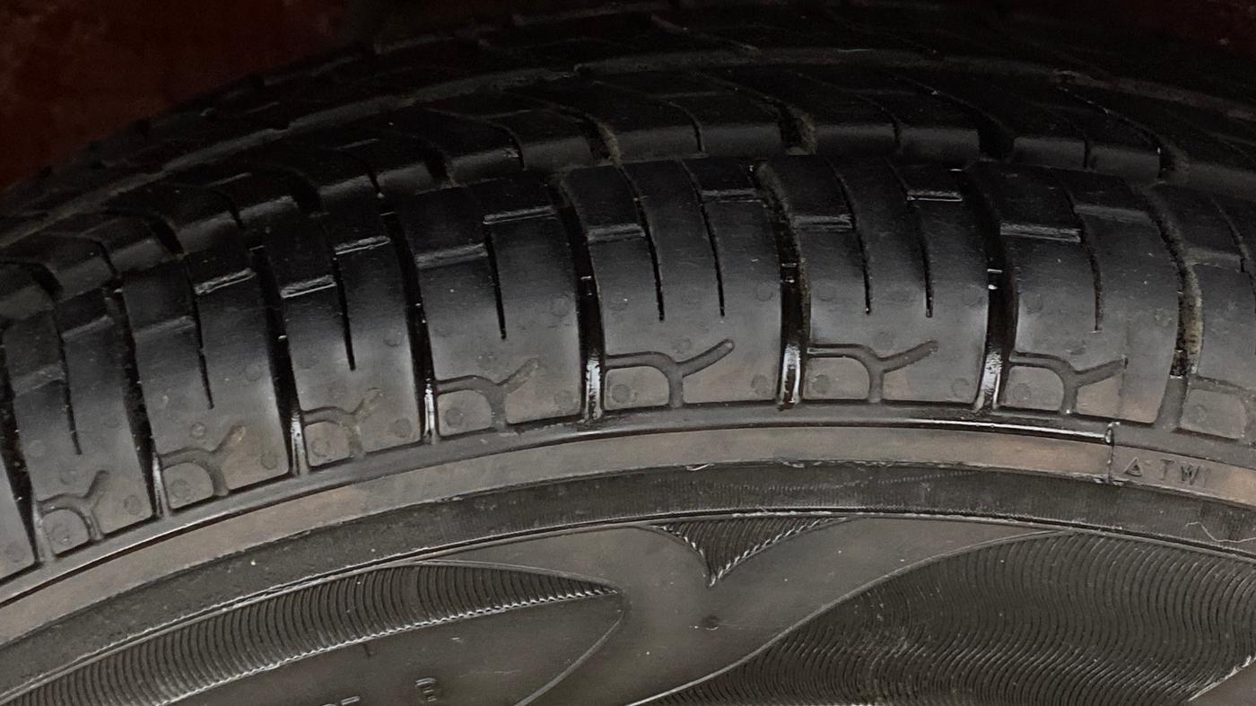 2016 Maruti Alto 800 LXI, Petrol, Manual, 40,016 km, Right Front Tyre Tread