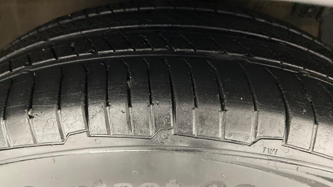 2016 Maruti Ertiga VDI SHVS, Diesel, Manual, 86,747 km, Left Front Tyre Tread