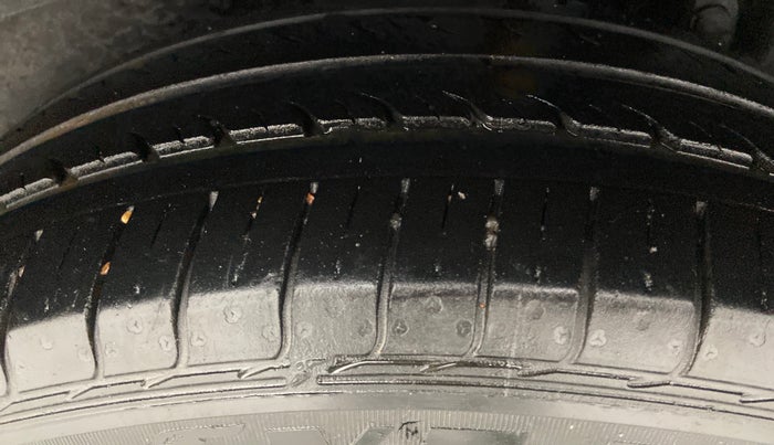 2016 Maruti Ertiga VDI SHVS, Diesel, Manual, 86,747 km, Right Rear Tyre Tread