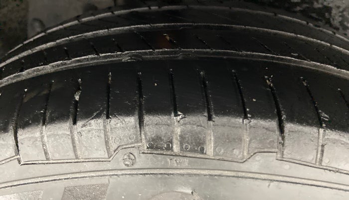 2016 Maruti Ertiga VDI SHVS, Diesel, Manual, 86,747 km, Left Rear Tyre Tread