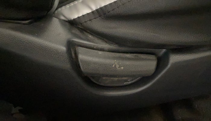 2015 Hyundai Grand i10 MAGNA 1.2 KAPPA VTVT, Petrol, Manual, 56,563 km, Driver Side Adjustment Panel