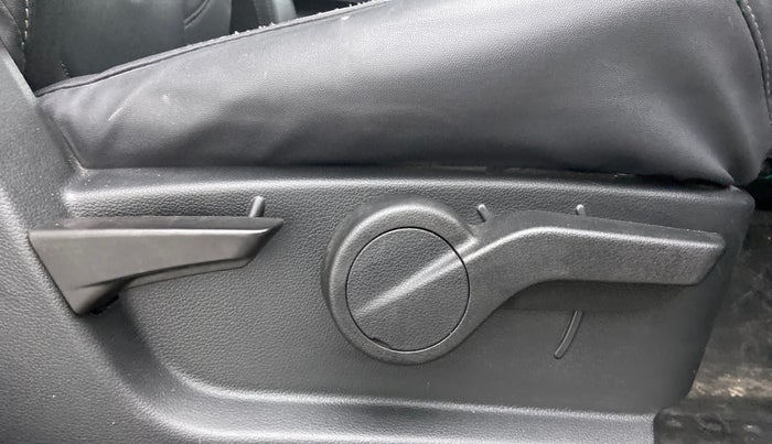 2021 Mahindra Thar LX PETROL HT 4WD AT, Petrol, Automatic, 38,598 km, Driver Side Adjustment Panel