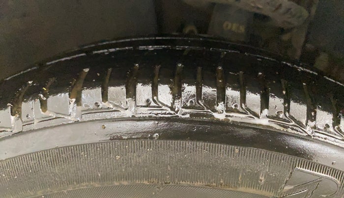 2012 Volkswagen Vento HIGHLINE PETROL AT, Petrol, Automatic, 1,12,420 km, Left Front Tyre Tread