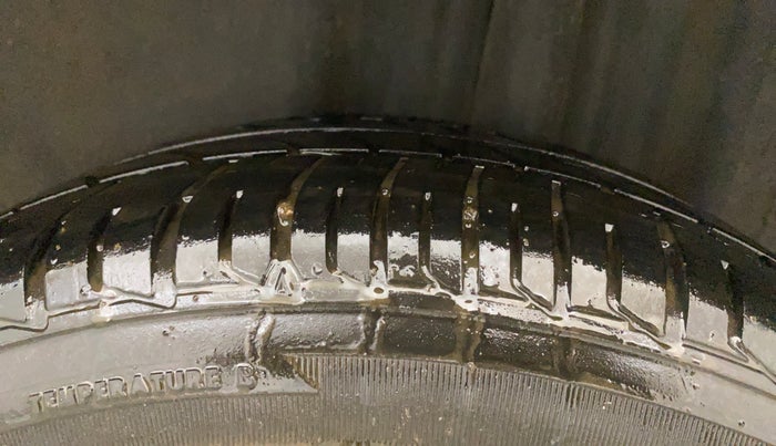 2012 Volkswagen Vento HIGHLINE PETROL AT, Petrol, Automatic, 1,12,420 km, Left Rear Tyre Tread