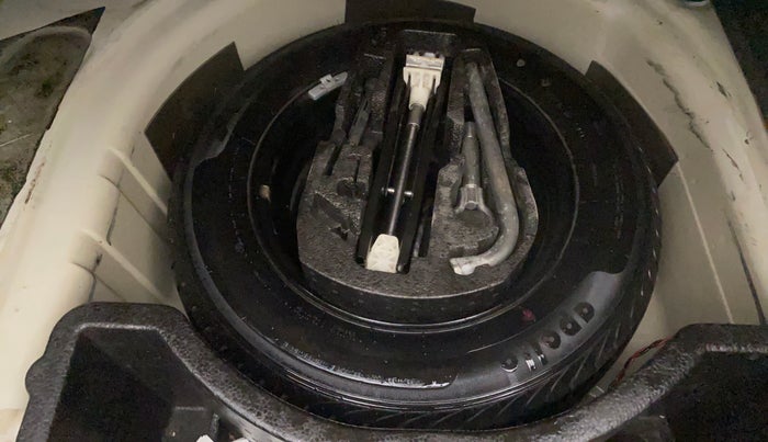 2012 Volkswagen Vento HIGHLINE PETROL AT, Petrol, Automatic, 1,12,420 km, Spare Tyre