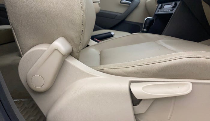 2012 Volkswagen Vento HIGHLINE PETROL AT, Petrol, Automatic, 1,12,420 km, Driver Side Adjustment Panel