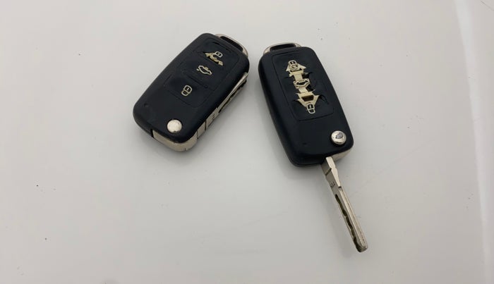 2012 Volkswagen Vento HIGHLINE PETROL AT, Petrol, Automatic, 1,12,420 km, Key Close Up