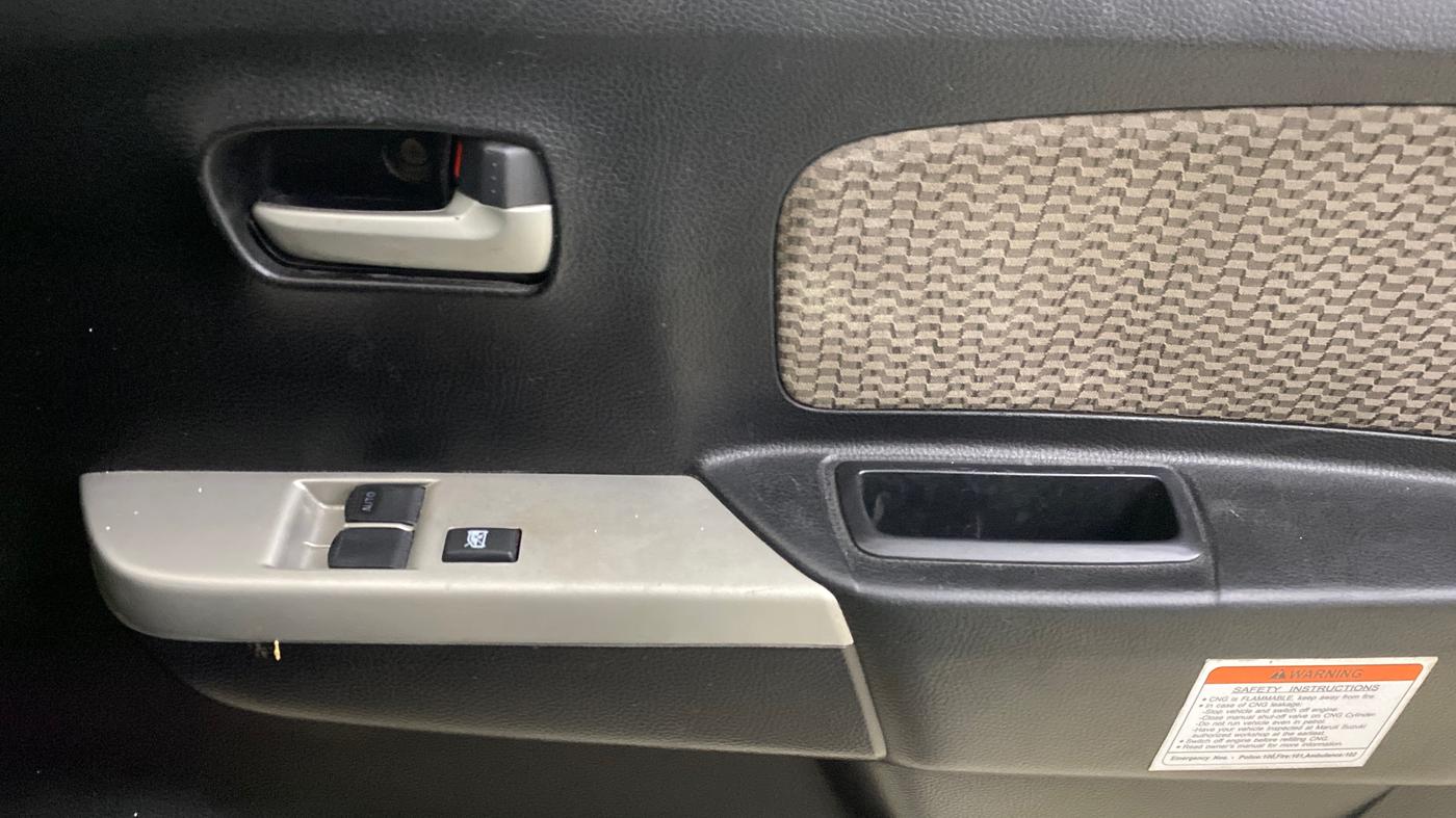 2016 Maruti Wagon R 1.0 LXI CNG, CNG, Manual, 84,883 km, Driver Side Door Panels Control