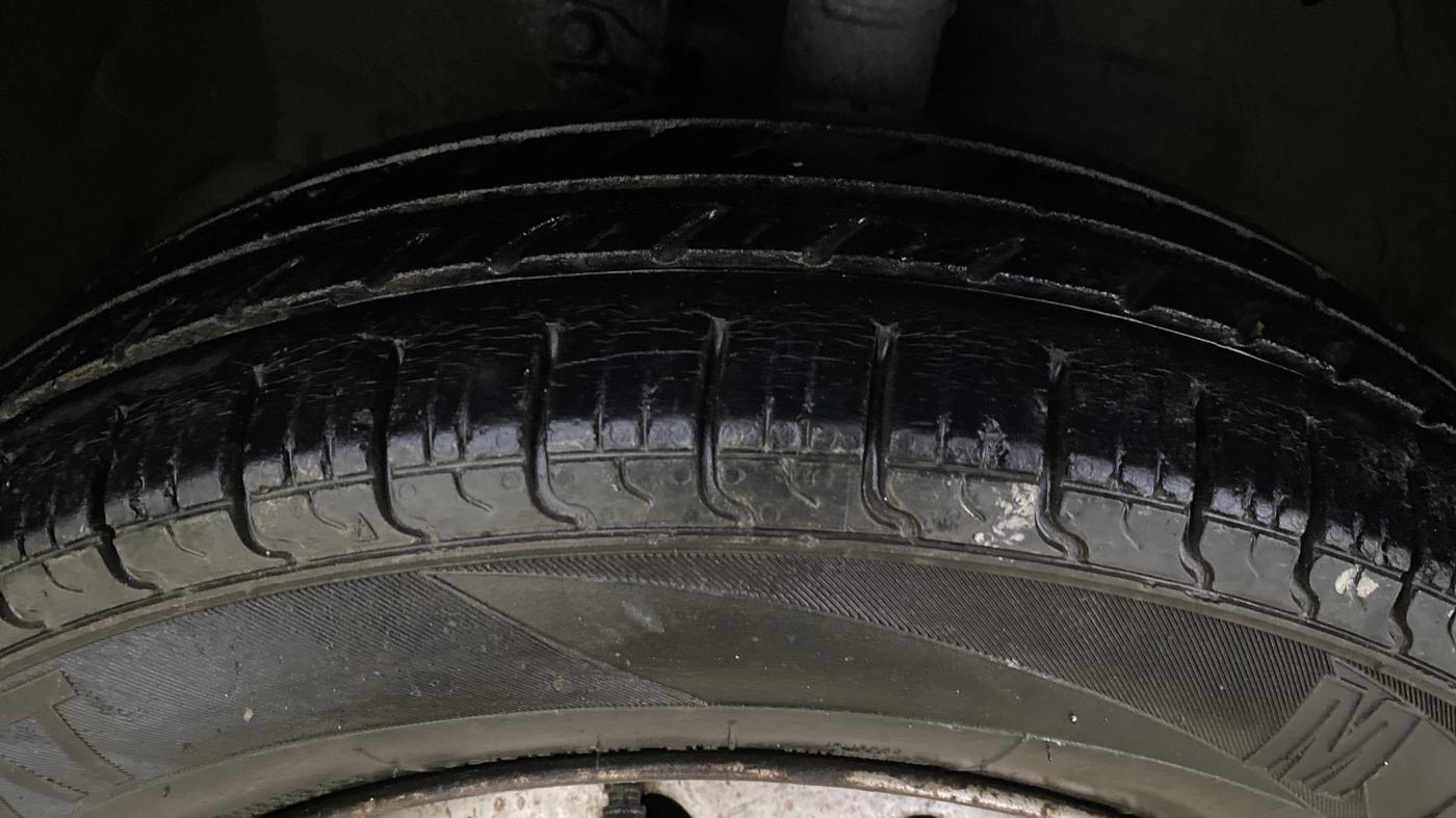 2016 Maruti Wagon R 1.0 LXI CNG, CNG, Manual, 84,883 km, Right Front Tyre Tread