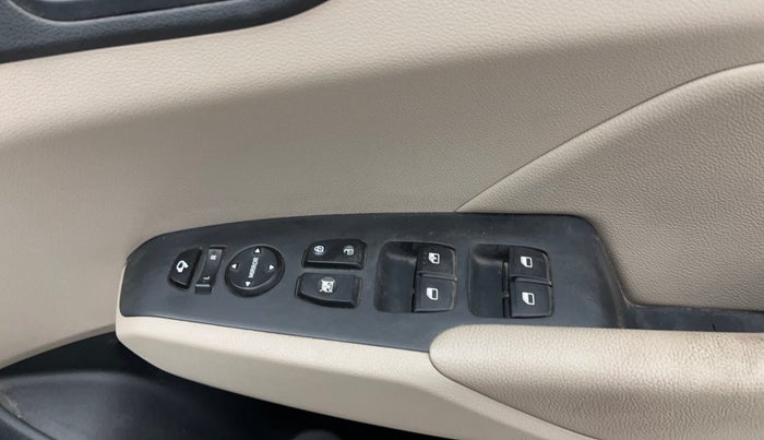 2018 Hyundai Verna 1.6 VTVT SX O, Petrol, Manual, 63,332 km, Driver Side Door Panels Control