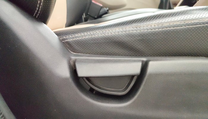 2019 Hyundai NEW SANTRO SPORTZ CNG, CNG, Manual, 46,315 km, Driver Side Adjustment Panel