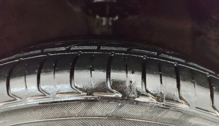 2019 Hyundai NEW SANTRO SPORTZ CNG, CNG, Manual, 46,315 km, Right Front Tyre Tread