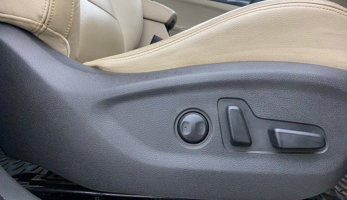 2017 Hyundai Tucson GLS 2WD AT PETROL, Petrol, Automatic, 51,413 km, Driver Side Adjustment Panel