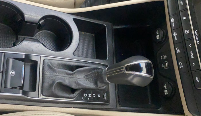 2017 Hyundai Tucson GLS 2WD AT PETROL, Petrol, Automatic, 51,413 km, Gear Lever