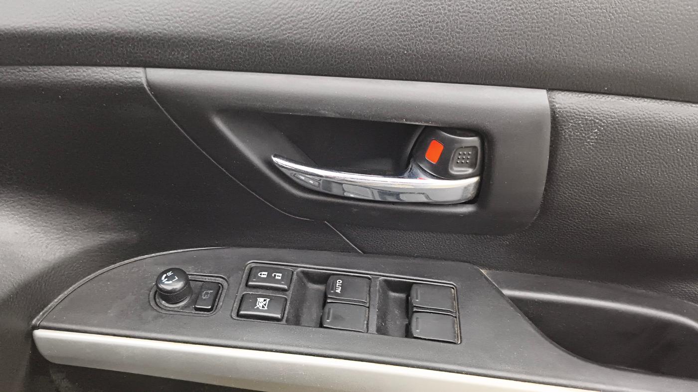 2015 Maruti S Cross ALPHA 1.6, Diesel, Manual, 54,852 km, Driver Side Door Panels Control