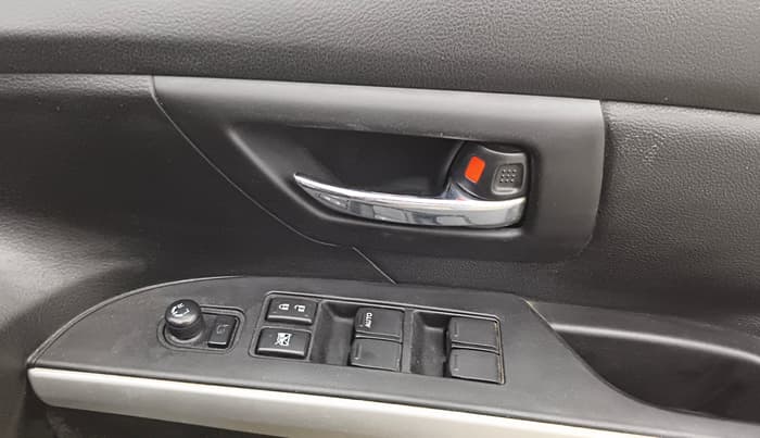 2015 Maruti S Cross ALPHA 1.6, Diesel, Manual, 54,852 km, Driver Side Door Panels Control