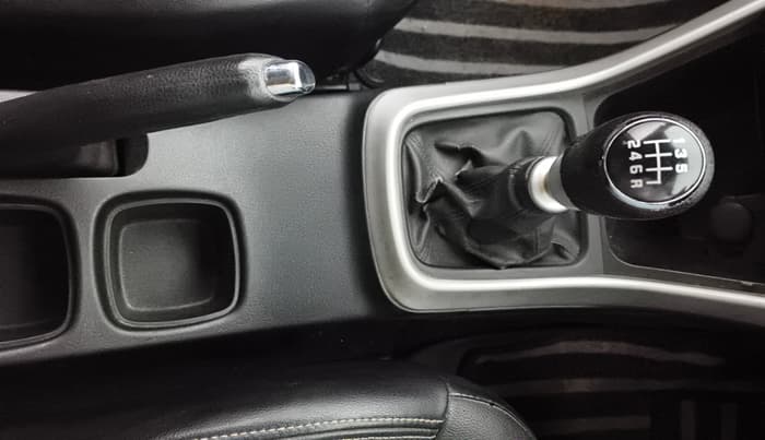 2015 Maruti S Cross ALPHA 1.6, Diesel, Manual, 54,852 km, Gear Lever
