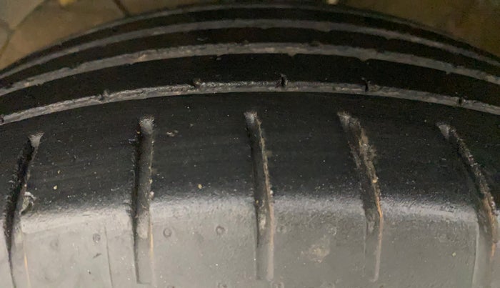 2021 Maruti Baleno ALPHA PETROL 1.2, Petrol, Manual, 55,550 km, Left Front Tyre Tread