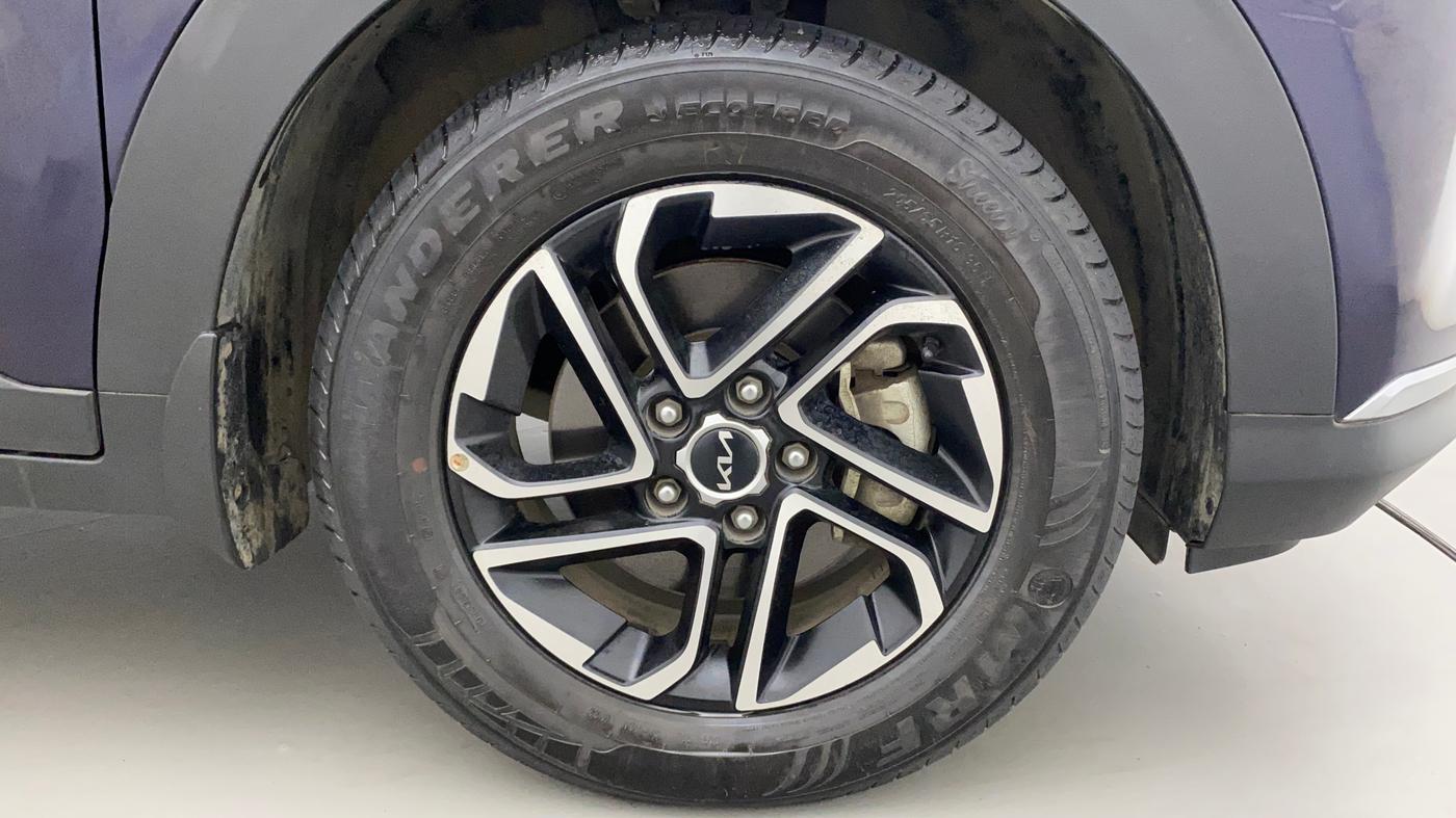 2022 KIA CARENS LUXURY PLUS 1.4 PETROL 6 STR, Petrol, Manual, 12,032 km, Right Front Wheel