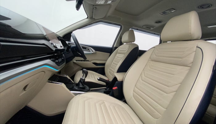 2022 KIA CARENS LUXURY PLUS 1.4 PETROL 6 STR, Petrol, Manual, 12,032 km, Right Side Front Door Cabin