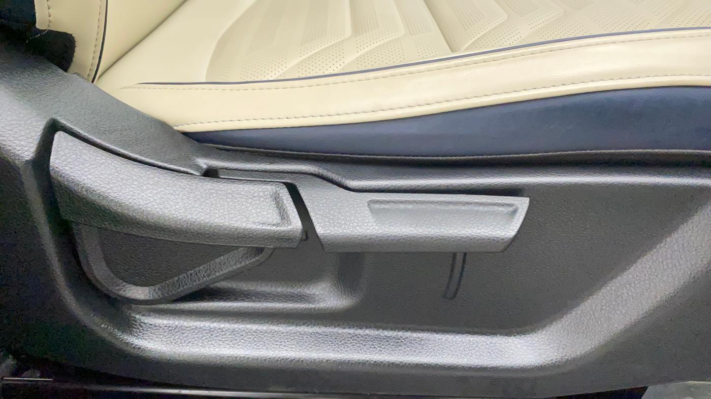 2022 KIA CARENS LUXURY PLUS 1.4 PETROL 6 STR, Petrol, Manual, 12,032 km, Driver Side Adjustment Panel