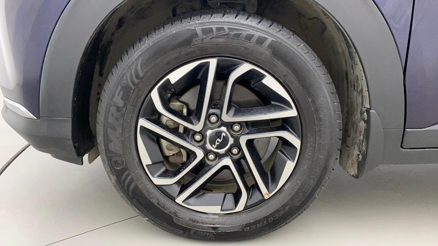 2022 KIA CARENS LUXURY PLUS 1.4 PETROL 6 STR, Petrol, Manual, 12,032 km, Left Front Wheel