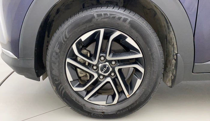 2022 KIA CARENS LUXURY PLUS 1.4 PETROL 6 STR, Petrol, Manual, 12,032 km, Left Front Wheel