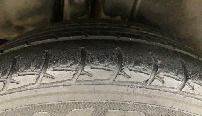 2018 Maruti Ciaz ZETA AT 1.5  SHVS PETROL, Petrol, Automatic, 62,036 km, Right Rear Tyre Tread