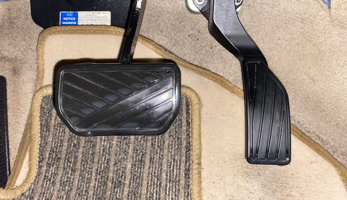 2018 Maruti Ciaz ZETA AT 1.5  SHVS PETROL, Petrol, Automatic, 62,036 km, Pedals