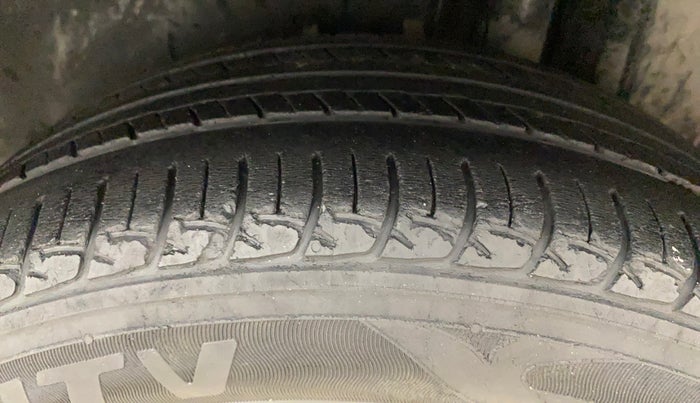 2018 Maruti Ciaz ZETA AT 1.5  SHVS PETROL, Petrol, Automatic, 62,036 km, Left Rear Tyre Tread