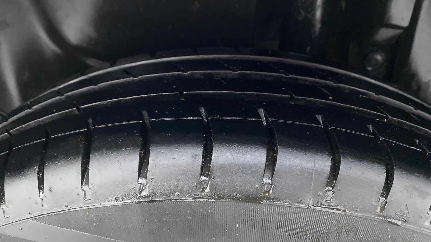 2014 Maruti Swift Dzire VXI, Petrol, Manual, 83,127 km, Left Rear Tyre Tread