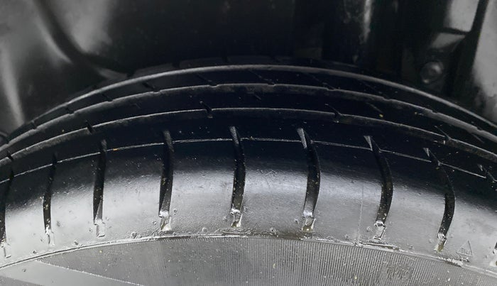 2014 Maruti Swift Dzire VXI, Petrol, Manual, 83,127 km, Left Rear Tyre Tread
