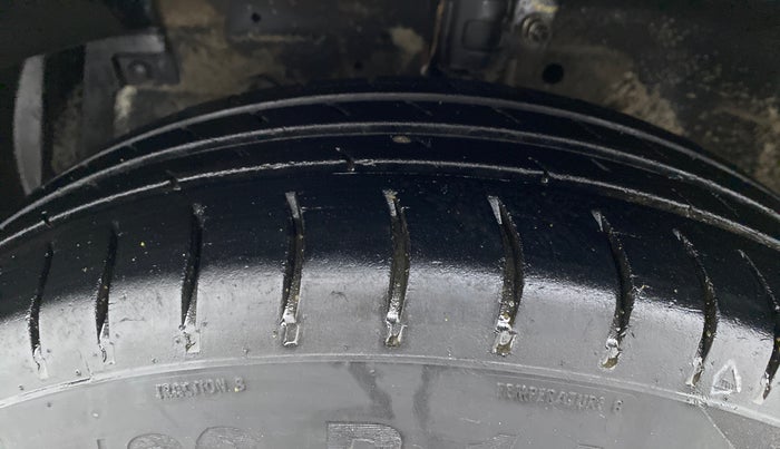 2014 Maruti Swift Dzire VXI, Petrol, Manual, 83,127 km, Left Front Tyre Tread