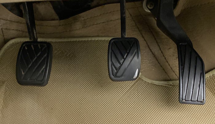 2014 Maruti Swift Dzire VXI, Petrol, Manual, 83,127 km, Pedals