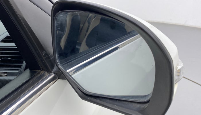 2014 Maruti Swift Dzire VXI, Petrol, Manual, 83,127 km, Right rear-view mirror - Mirror movement not proper