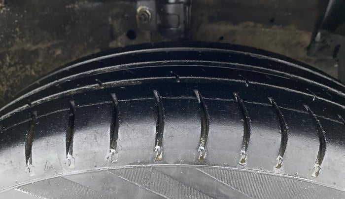 2014 Maruti Swift Dzire VXI, Petrol, Manual, 83,127 km, Right Front Tyre Tread