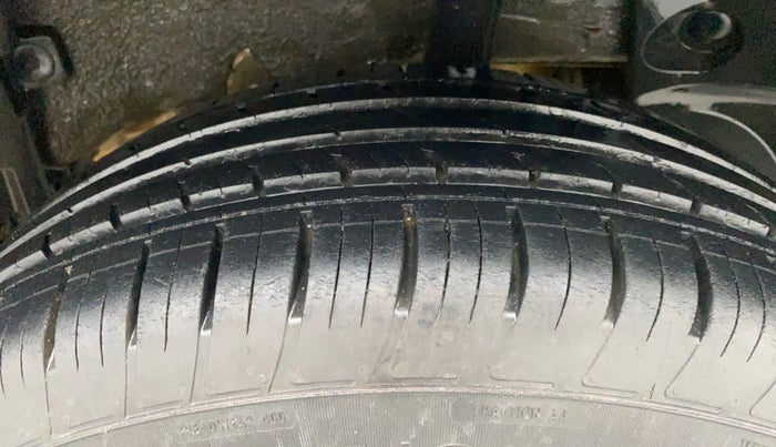 2019 Renault Duster 85 PS RXS MT DIESEL, Diesel, Manual, 40,320 km, Left Rear Tyre Tread
