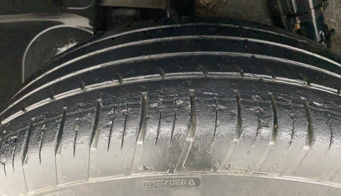 2019 Renault Duster 85 PS RXS MT DIESEL, Diesel, Manual, 40,320 km, Right Rear Tyre Tread